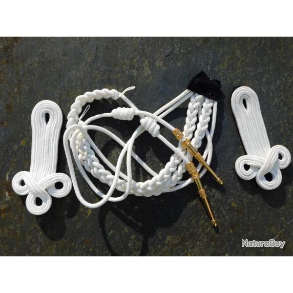 EPAULETTES TREFLE + AIGUILLETTES GENDARMERIE MOBILE / GARDE REPUBLICAINE -- GRANDE TENUE