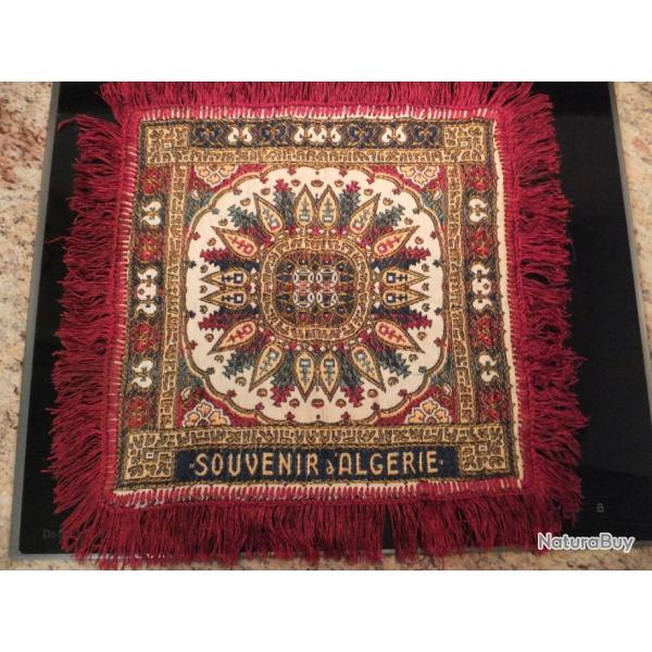"SOUVENIR D'ALGERIE" - TAPIS 53x53 PARFAIT ETAT