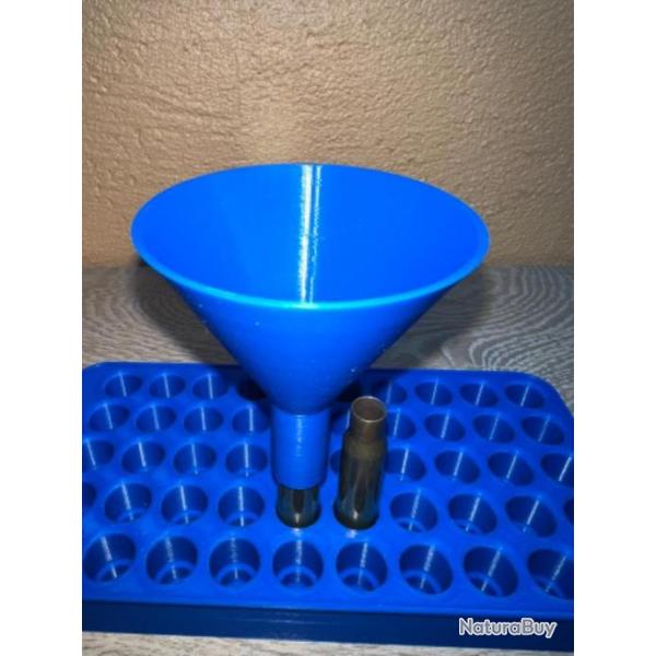 Entonnoir bleu sp�cialement con�u pour le rechargement des calibres 308 winchester ( 7,62 x 51 )