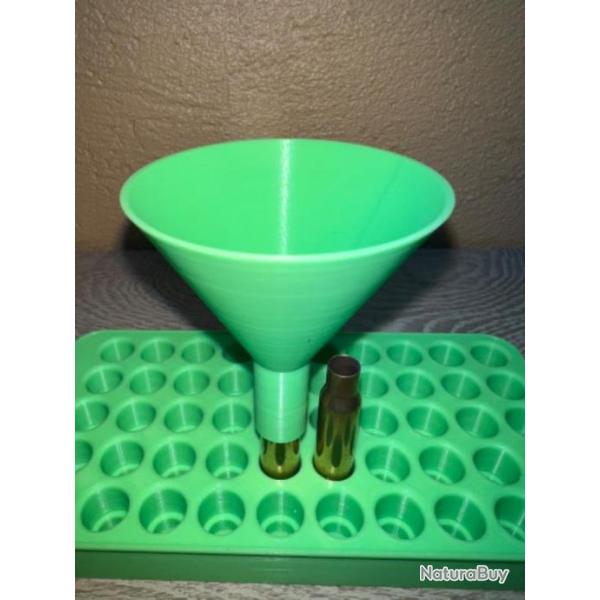 Entonnoir vert clair sp�cialement con�u pour le rechargement des calibres 308 winchester (7,62 x 51)