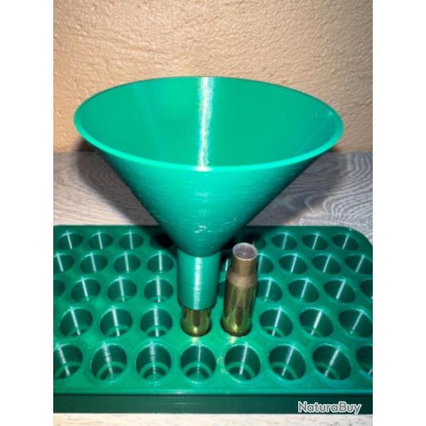 Entonnoir vert fonc� sp�cialement con�u pour le rechargement des calibres 308 winchester (7,62 x 51)