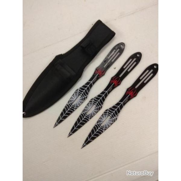 �tui de trois lancettes ''toile d'araign�e''