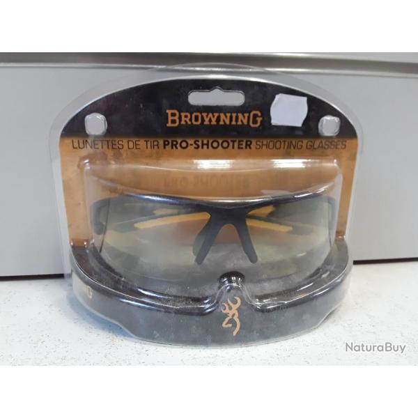UNE PAIRE DE LUNETTES DE TIR ET DE PROTECTION BROWNING COULEUR JAUNE.