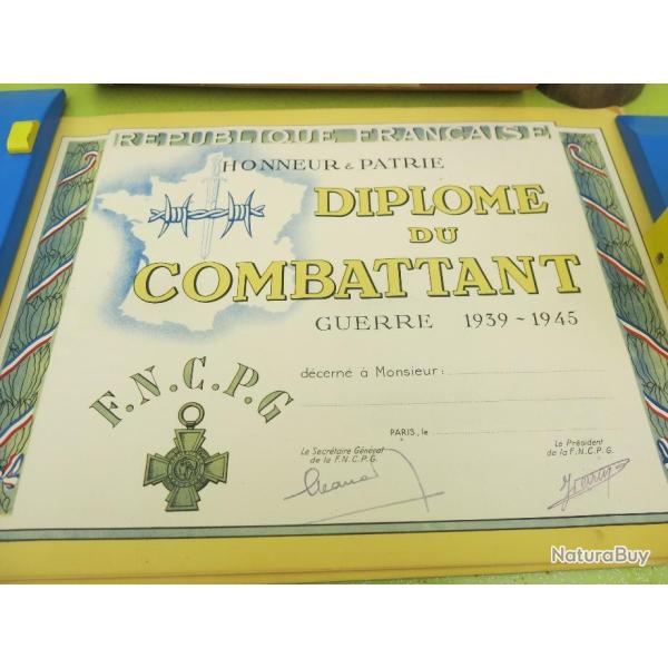 VENDU PAR CUIRASSIER11 TUBE CONTENANT SIX DIPLOMES VIERGE (DIPLOMES DU COMBATTANT 1939-1945