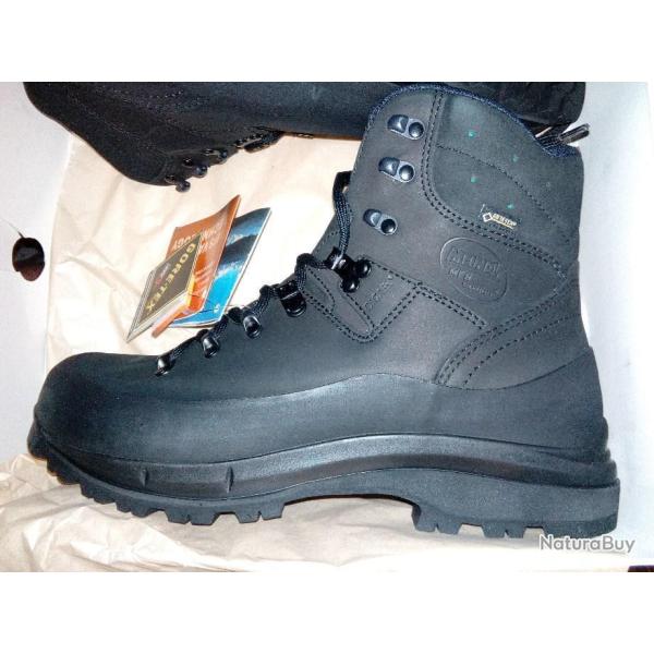 CHAUSSURES MEINDL VAKUUM gris sombre "neuves" ideales chasse, trekking, montagnes, rando