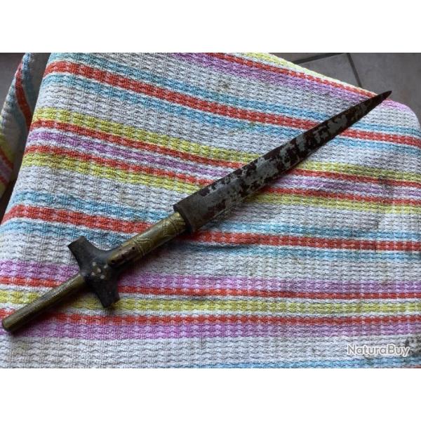 Poignard d'origine ethnique sans fourreau, pas de prix de r�serve