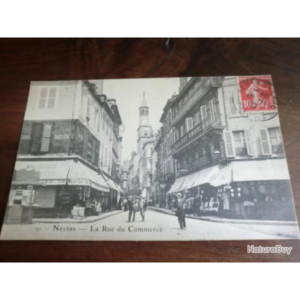 CP  dp 58  NEVERS  LA RUE DU COMMERCE