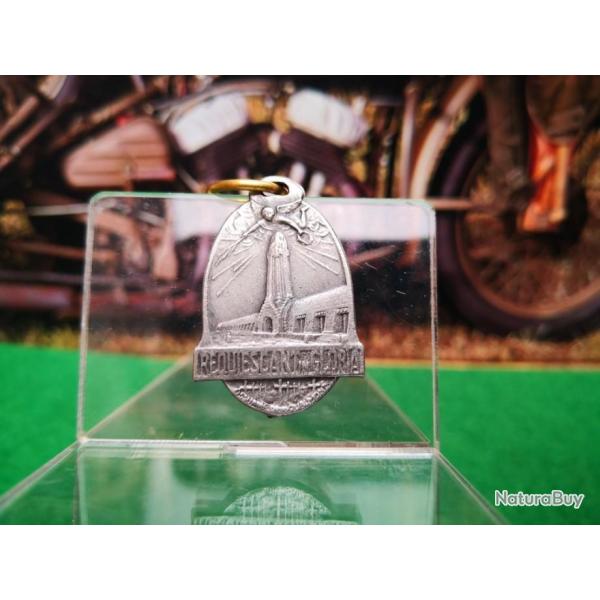 M�daillon comm�moratif de Verdun - Hauteur : 34 mm Largeur : 24 mm