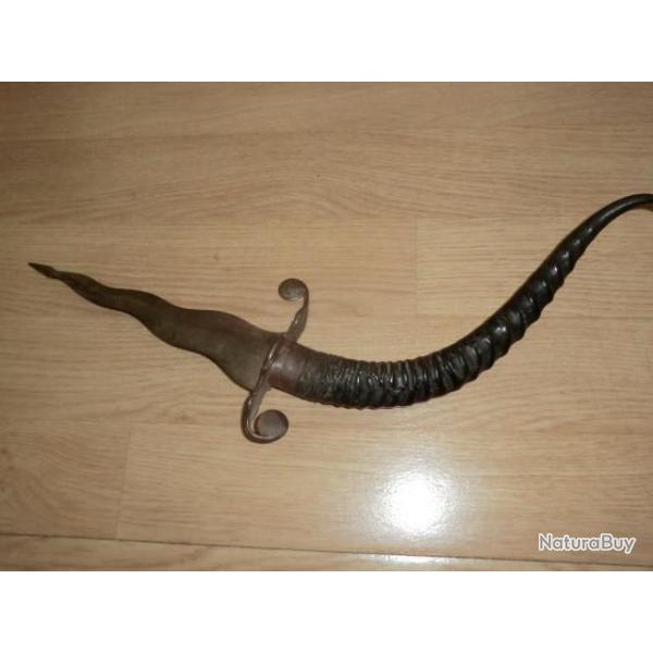 ANCIEN POIGNARD ETHNIQUE  AFRIQUE ORIENT