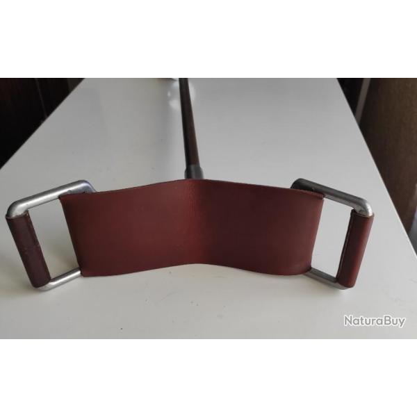 Canne siege. De battue en aluminium,fer,cuir, trs bon tat ,cuir
