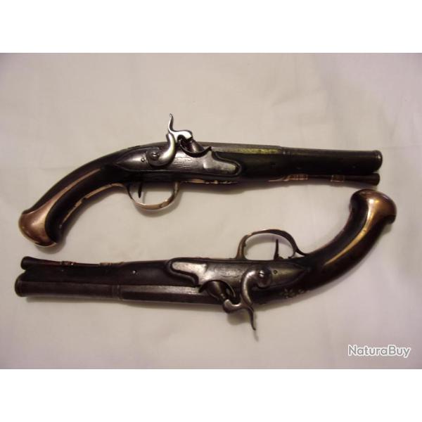 TRES BELLE PAIRE DE PISTOLETS LOUIS XV transforms  percussion.