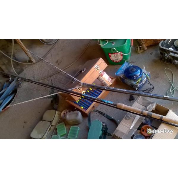 important lot de materiel de peche bien lire l annonce.