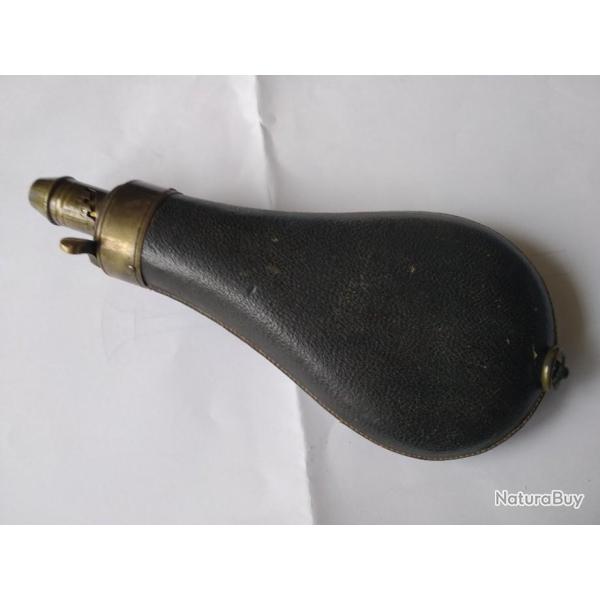 Poire  Poudre  Franais .1850/1860En cuivre et recouvert de  cuir