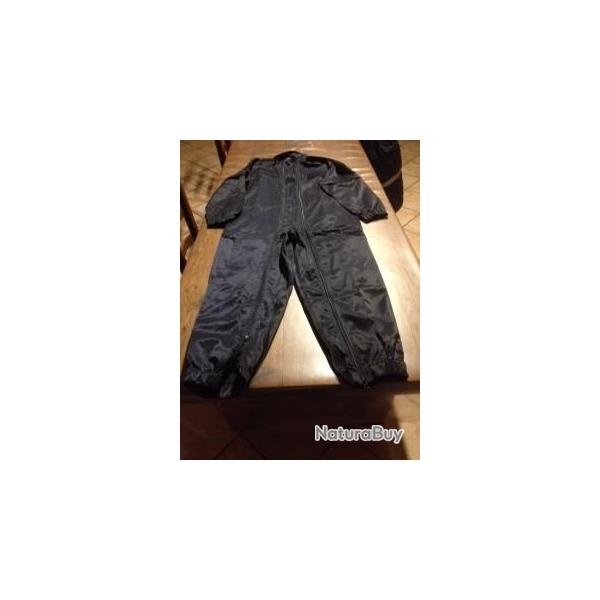 Combinaison de pompier pouvant servir pour travailler notamment en ext�rieur(polyester80%/coton 20%)