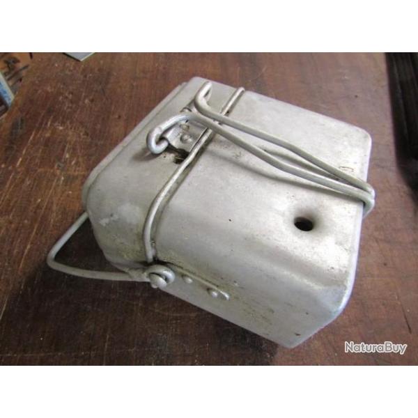 gamelle fran�aise impactes traversants seconde guerre ww2  trouv� Alsace combat 1944 lib�ration