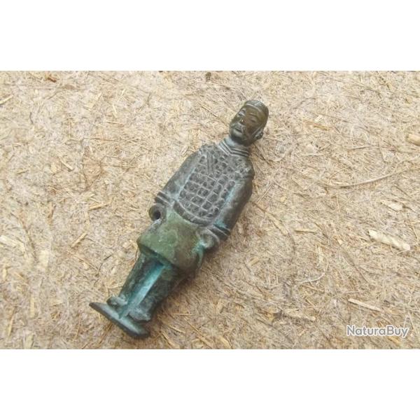 REPRODUCTION D'UN SOLDAT DE L'ARM�E DE TERRE CUITE.