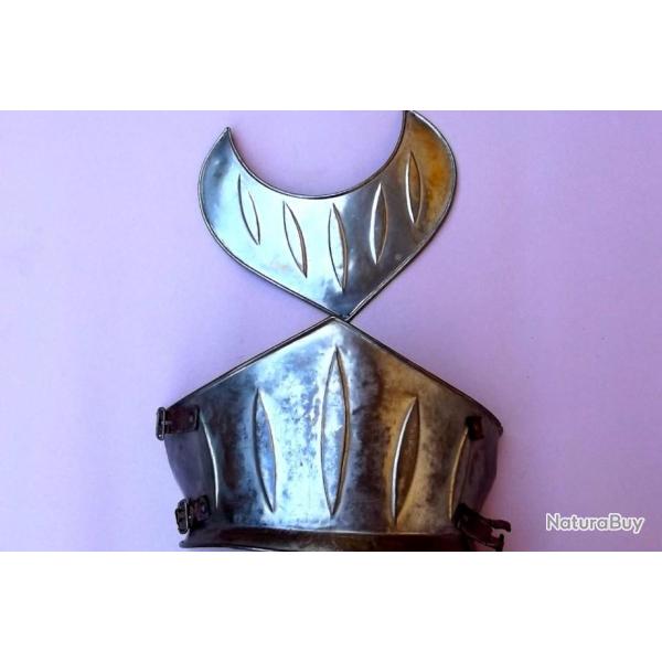 ELEMENTS D'ARMURE DE THEATRE BELLE EPOQUE.