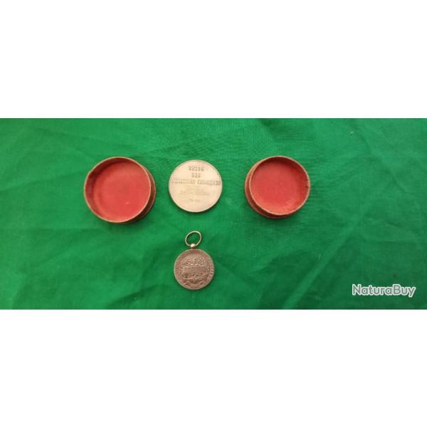 Lot de 2 m�dailles en argent et en bronze
