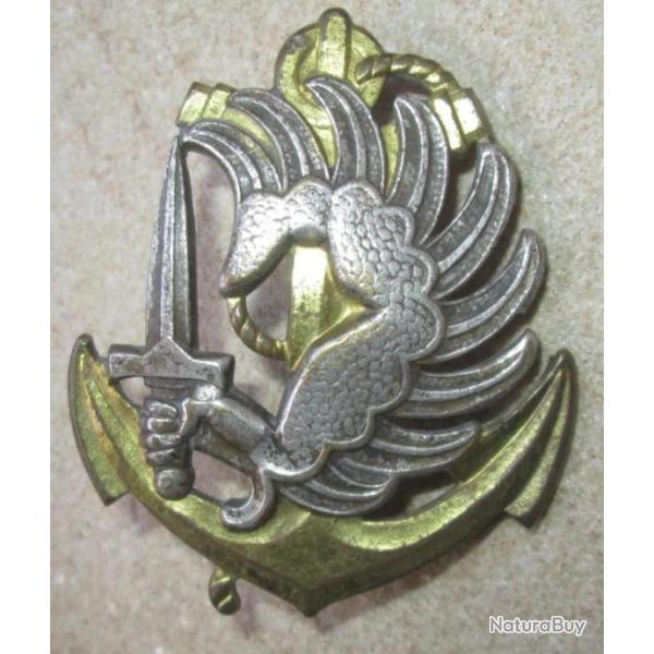 Insigne de B�ret, T.A.P. T.D.M, dos guilloch� embouti, 2 anneaux(b)