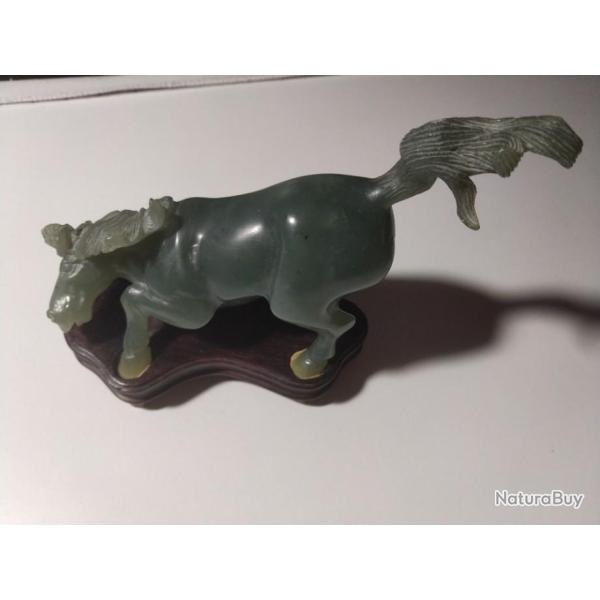 Cheval chinois sur socle en bois. Hong Kong.