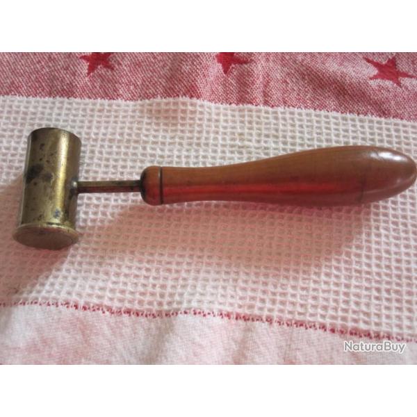 " PRIX EN BAISSE 2 " TRES RARE ET ANCIENNE DOSETTE A POUDRE "DIXON & SONS"