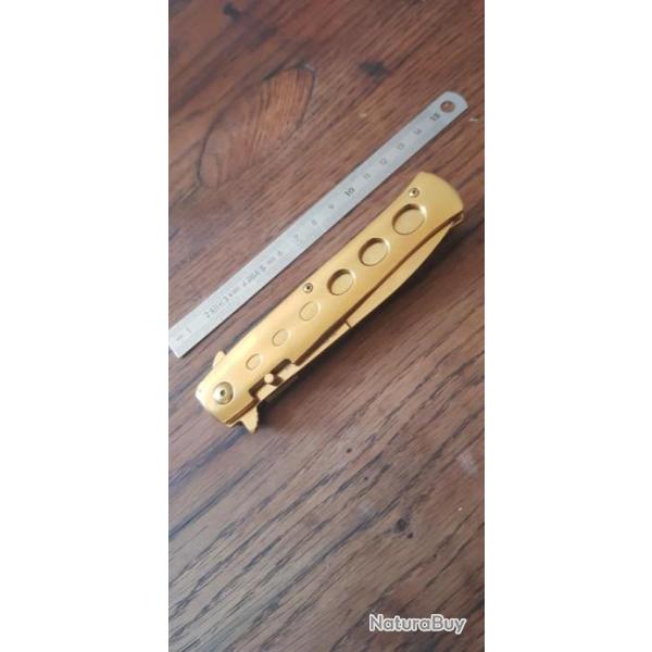 Couteau ouverture assist�e gold dor� manche et lame 20cm environ