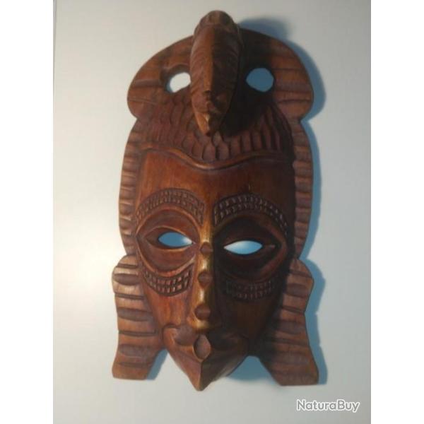 Masque en bois sculpt� du Gabon.