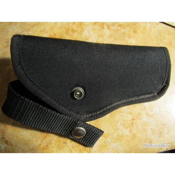 holster �tui toile sangle ajustable l�ger , ouverture vers le bas. Pression velcrau