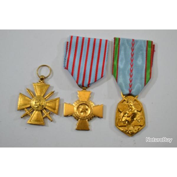 Lot m�dailles Fran�aises Croix du Combattant WW2, R�sistance et croix de guerre 1939
