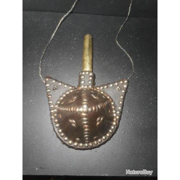 BELLE GOURDE, POUDRE NOIRE, MAROC, XIXe SICLE, FORME NID D'ABEILLE, MAGHREB, MOUKHALA, FUSIL, CORNE