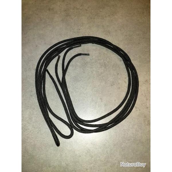 1 lacet de rangers noir arm�e