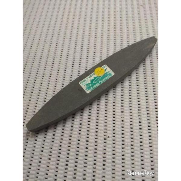 Pierre d'aff�tage tranch�e naturelle