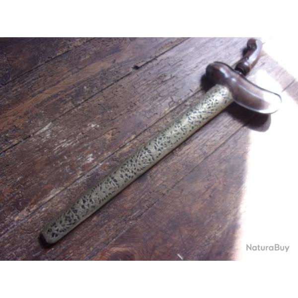 Kriss  longueur  48 cm