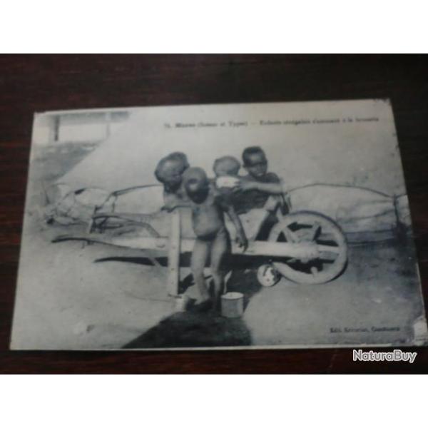 CP PAYS  MAROC  ENFANTS SENEGALAIS  S AMUSANT A LA BROUETTE