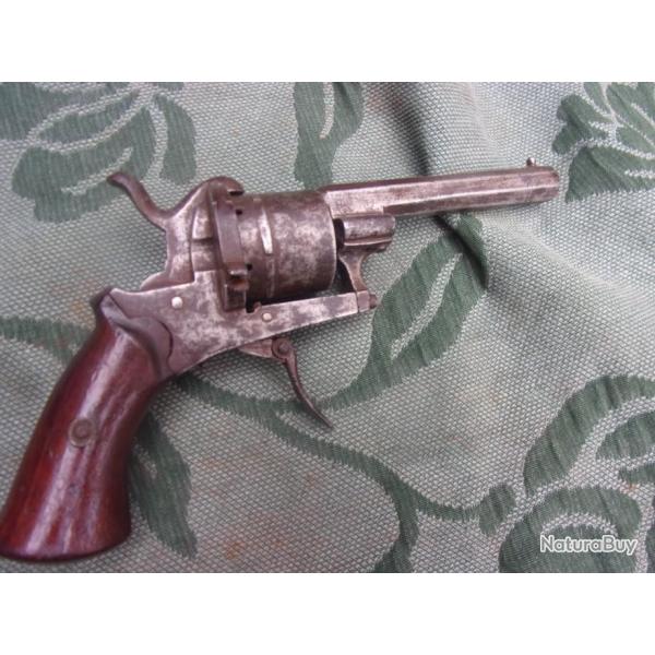 un revolver type de Lefaucheux