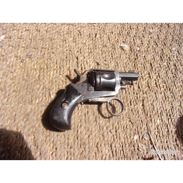 revolver type Bulldog  Manufacture fran�aise d'armes et de cycles de Saint etienne"
