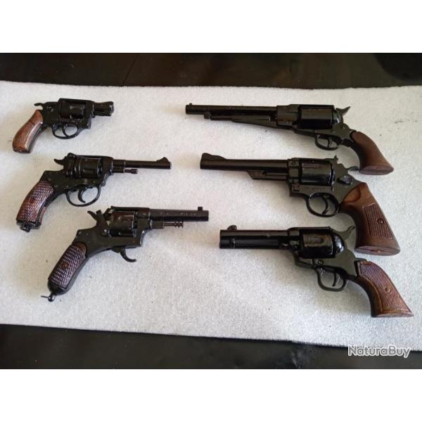 Pistolets mini rpliques en lot de 6 pices diffrentes.