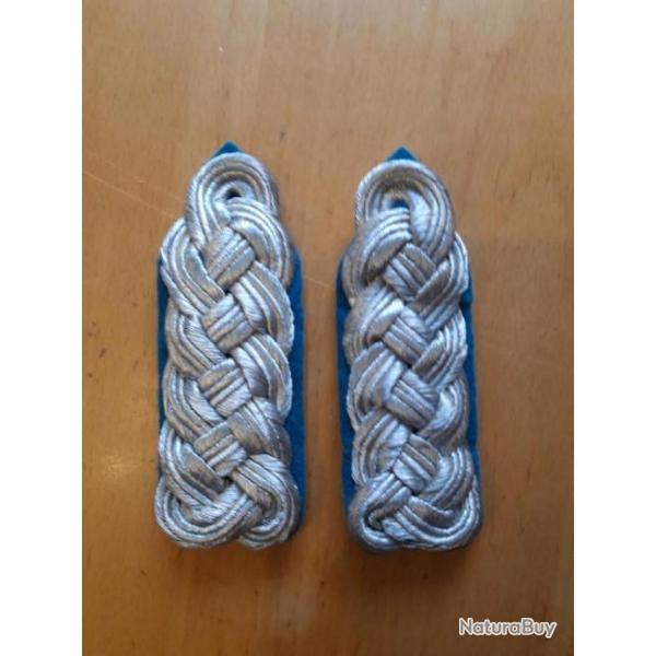 PAIRE DE PATTES D EPAULES D OFFICIER SUP�RIEUR,NVA MODELE 2