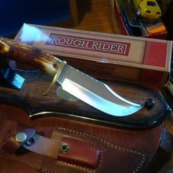 Poignard Lame en Acier Manche en OS de Cerf Pommeau Style boitier balle Etui en Cuir