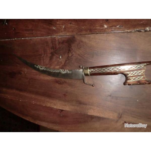 ANCIEN  POIGNARD  COURBE  ETHNIQUE