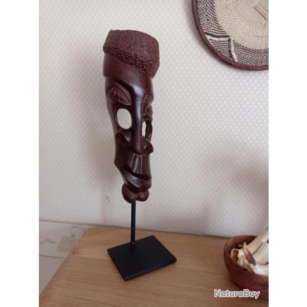 Superbe masque Africain sur pied