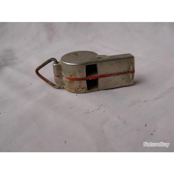 WW2/POSTWAR ANGLETERRE SIFFLET ANGLAIS EN M�TAL S�PARATION ROUGE