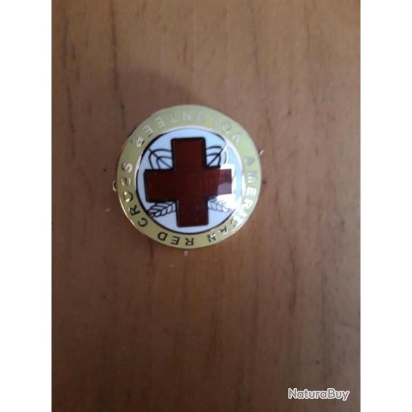 INSIGNE METAL DE L AMERICAN RED CROSS "VOLUNTEER"