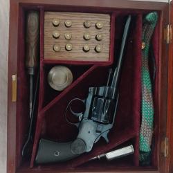 Tr&egrave;s rare Colt 1892, premier mod&egrave;le 38 LC en coffret et n&eacute;cessaire