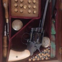 Extr&ecirc;mement rare Colt 1892, premier mod&egrave;le non modifi&eacute; 38 LC en coffret et n&eacute;cessaire