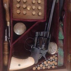 Extr&ecirc;mement rare Colt 1892, premier mod&egrave;le non modifi&eacute; 38 LC en coffret et n&eacute;cessaire