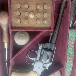 Extr&ecirc;mement rare Colt 1892, premier mod&egrave;le non modifi&eacute; 38 LC en coffret et n&eacute;cessaire