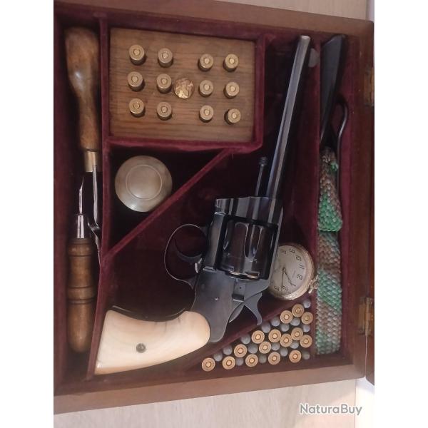 Extr�mement rare Colt 1892, premier mod�le non modifi� 38 LC en coffret et n�cessaire