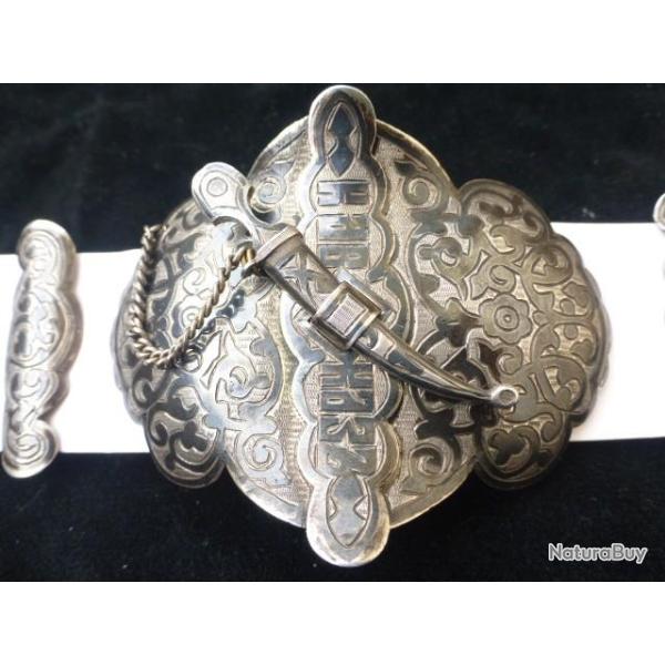 Tr�s belle boucle de ceinture en argent massif.