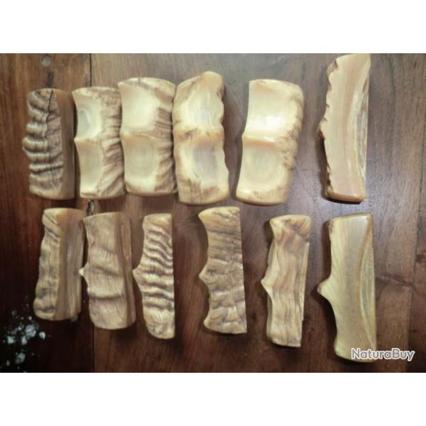 cabinet de  de curiosit  empreinte animaliere en corne x 12